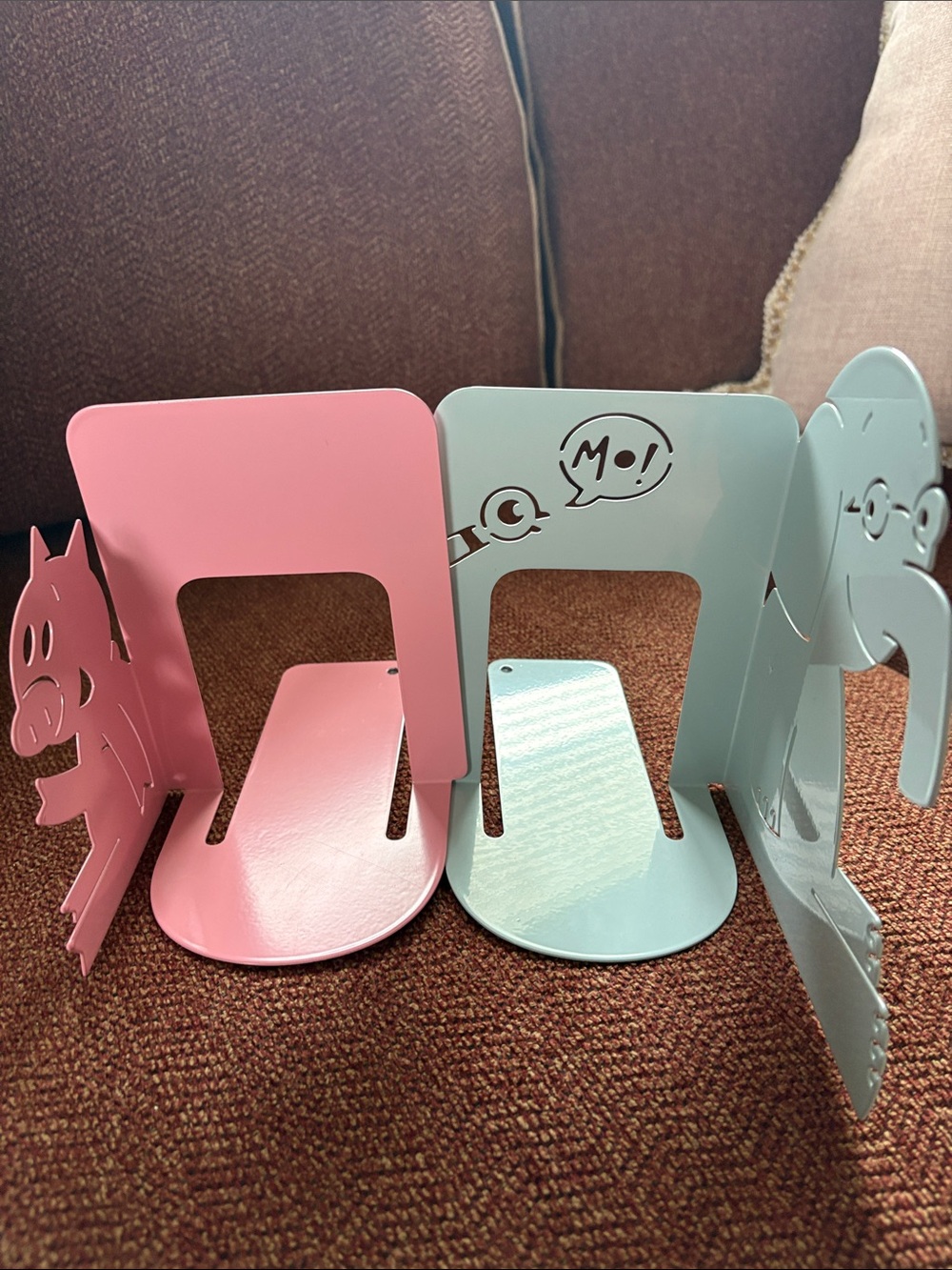 YOTTOY Mo Willems Collection | Elephant & Piggie Set of Durable Metal Bookends - Picture 7 of 7